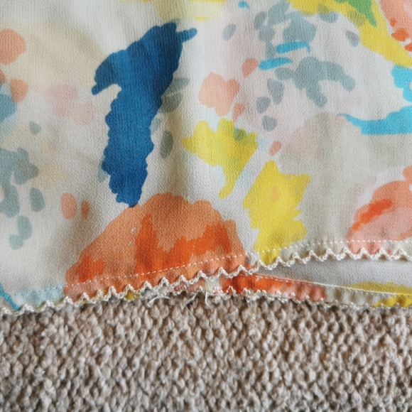 Flowy Floral Blouse - Picture 3 of 4